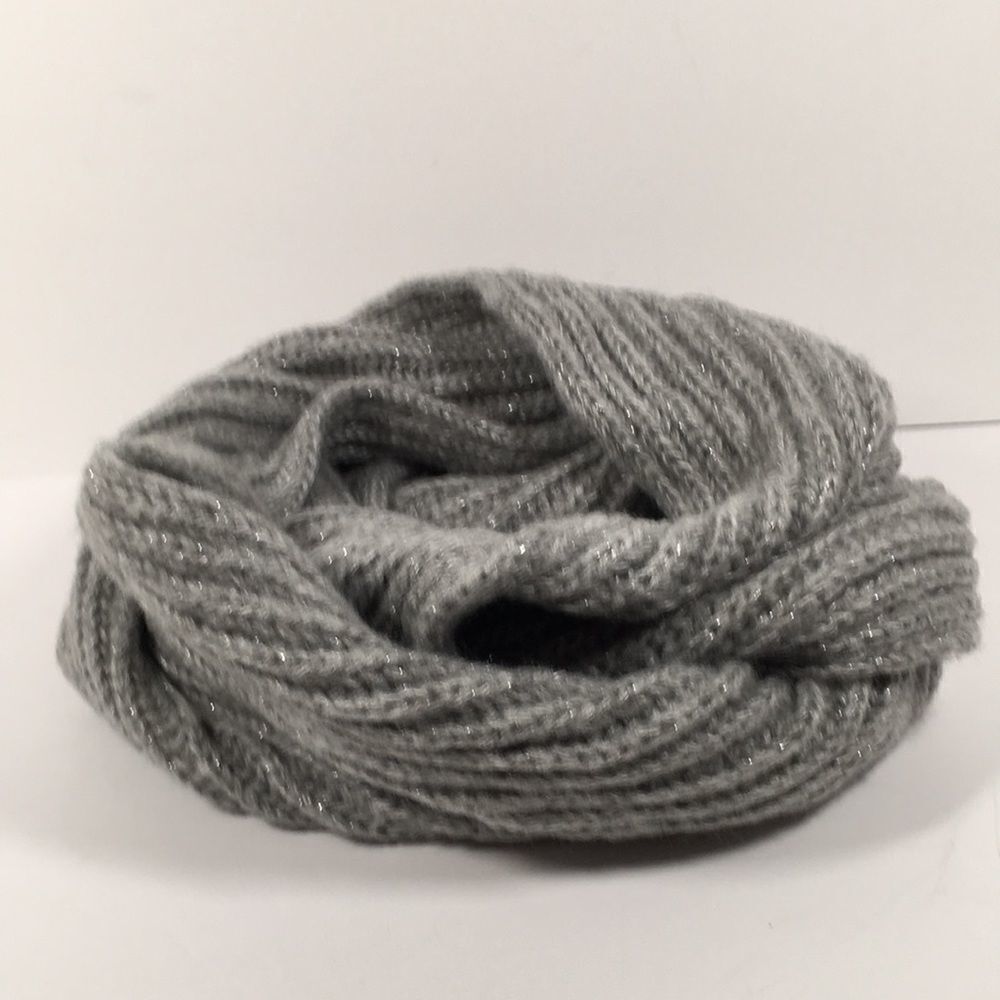 NWT LC Lauren Conrad Chunky Loop Infinity Scarf Gray and Metallic Silver
